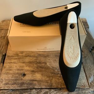 VIVAIA ‘Minnie’ Square Toe Flat Size 40 (Fits like 8.5) BRAND NEW IN BOX!